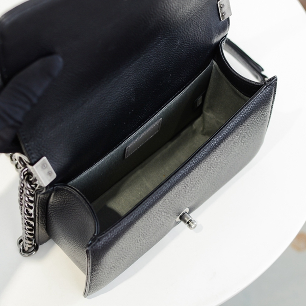 シャネルバッグ着用イメージ